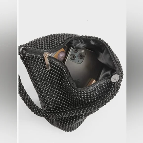 BLACK BEADED WRISTLET - Picture 5 of 6